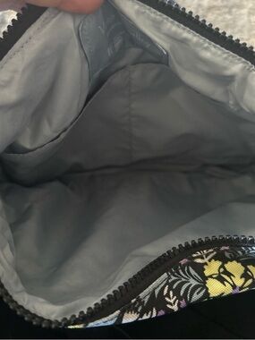 Floral Embroidered Zip-Top Women’s Pouch - Black/Yellow